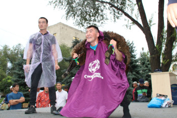 Алматинец поставил рекорд, подняв барана 510 раз