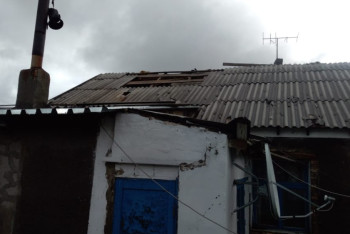 Ураган снёс кровли школы и жилых домов в Карагандинской области