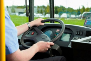 Фотография к новости: На жалобу астанчанки о входе в автобус через переднюю дверь ответили в "Астана LRT"