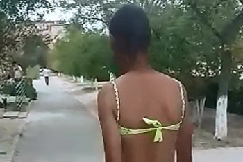 Фотография к новости: Мужчина в купальнике разгуливал по улицам в Актау