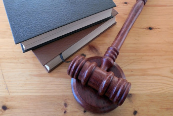 Фотография к новости: За хищение госсредств осудили бухгалтеров алматинской больницы