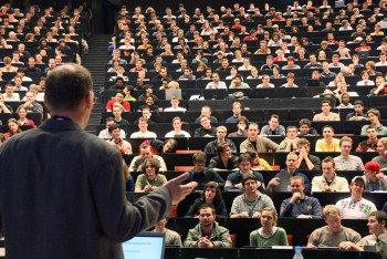 Почему они должны обходить закон - ректор КазАТУ о "просьбах" высокопоставленных лиц 