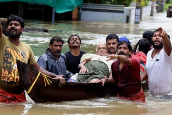 Фотография к новости: Более 300 человек погибло из-за самого сильного наводнения в Индии