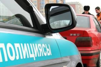 Полицейское авто столкнулось с "КамАЗом" в Шымкенте