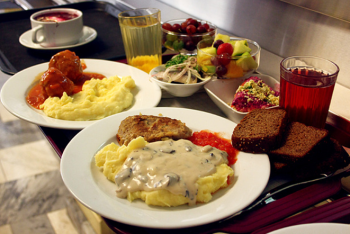 Салаты, творог и супы: рацион питания школьников изменят в Алматы