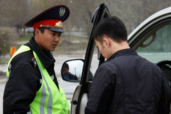 Фотография к новости: Фэйком назвали новый вид полицейского "развода" в Алматы 