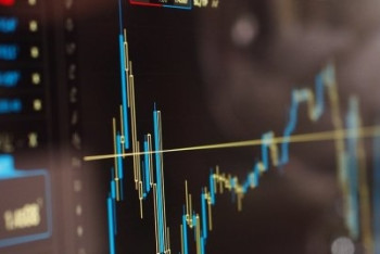 Фотография к новости: Тенге начал укрепляться на KASE