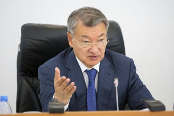 Фотография к новости: Необоснованной тратой средств назвал Ахметов строительство новых школ в сёлах ВКО