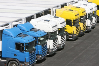 Фотография к новости: Казахстанские дальнобойщики неделю не могут проехать через российско-грузинскую границу