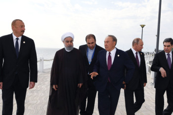 Фотография к новости: Главы прикаспийских стран выпустили 500 осетровых рыб в естественную среду в Актау