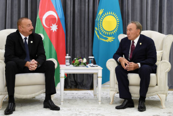 Фотография к новости: Новые возможности порта Курык позволят нам теснее сотрудничать – Алиев Назарбаеву