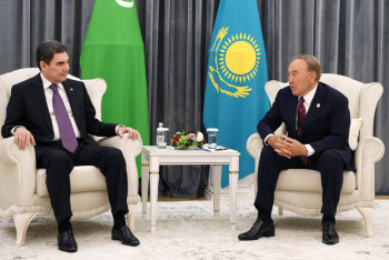 Фотография к новости: Назарбаев встретился с Бердымухамедовым в Актау