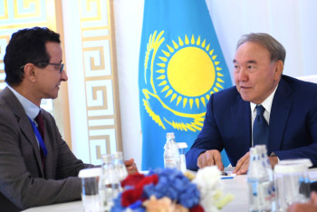 Фотография к новости: Назарбаев встретился с председателем совета директоров DP World