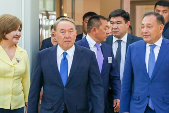 Фотография к новости: Назарбаев провёл совещание по вопросам развития Мангистауской области