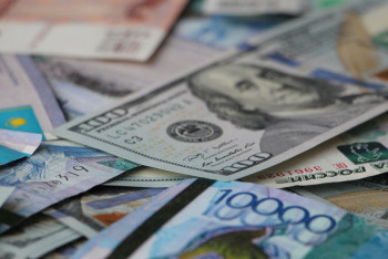 Фотография к новости: Торговая неделя закончилась ослаблением нацвалюты до 356,8 тенге за доллар