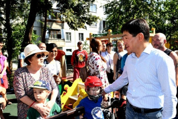 Фотография к новости: "Я обещаю, мы отремонтируем каждый алматинский двор" – Байбек