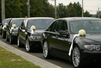 Фотография к новости: Полицейские Алматы наказали водителей свадебного кортежа