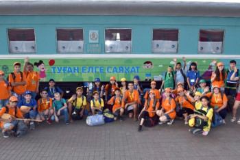  Дети из экскурсионного поезда отдохнут на Алаколе 