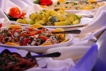 Фотография к новости: Уголовное дело возбудили после массового отравления на свадьбе в Темиртау