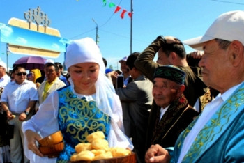 Гигантский этноаул на сто юрт открыли для гостей фестиваля в Прииртышье 