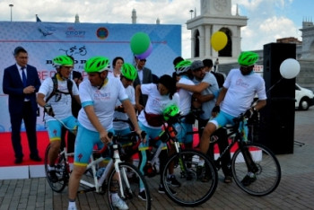 Фотография к новости: Международный веломарафон стартовал из Астаны в Париж