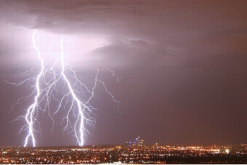 Фотография к новости: Штормовое предупреждение объявлено 4 августа в ряде регионов