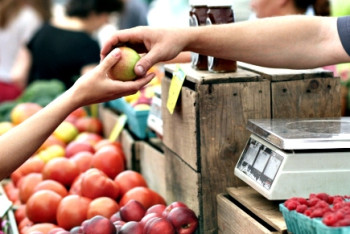 Больше 80 тыс тенге потратил каждый казахстанец на рынках в июне – исследование