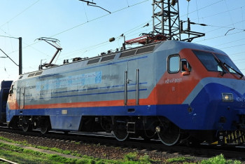 Фотография к новости: Компенсацию в 4,5 млн тенге выплатили пассажирам за простой поездов в Жамбылской области