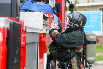 Фотография к новости: Жильцов дома эвакуировали из-за пожара в кафе в Усть-Каменогорске