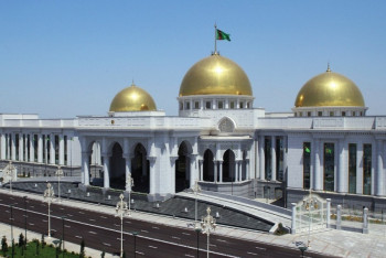 Фотография к новости: Посол Казахстана вручил верительные грамоты Президенту Туркменистана