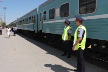 Фотография к новости: С перрона в отделение полиции доставили проводника в Костанае 