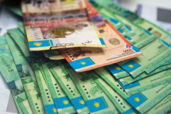 Среднемесячную зарплату казахстанцев озвучили в МНЭ 