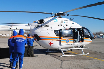 Фотография к новости: Вертолет "Казавиаспаса" вылетел за казахстанскими туристами в Кыргызстан 