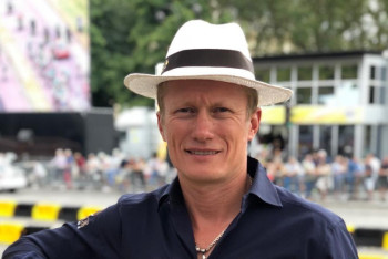 Фотография к новости: Винокуров выругался на казахском языке после "кражи" велосипеда в Париже