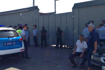 Рынок автозапчастей оцепили в Шымкенте