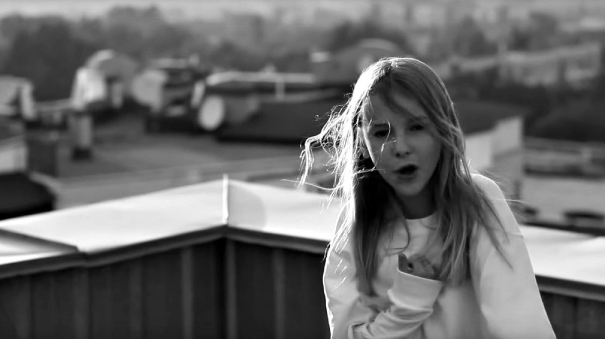 кадр из видео