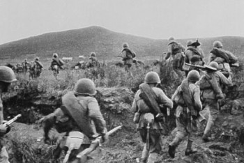 Бланк медальона солдата ВОВ, найденного в России, передали родственникам в Астане 