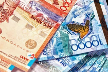 Фотография к новости: Нацвалюта ослабела сразу на полтора тенге