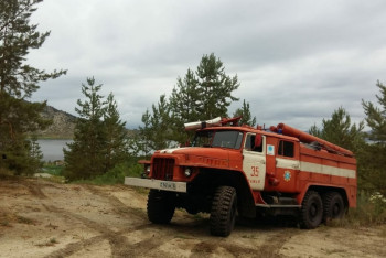 Фотография к новости: Более ста человек тушат лесной пожар в ВКО