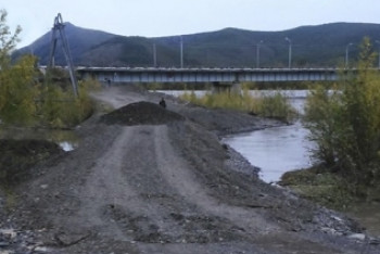 Фотография к новости: Из-за обильных дождей размыло дорогу в ВКО 