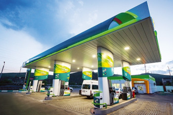 Платить на заправках, не выходя из авто, можно в Казахстане