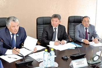 Сенаторы ознакомились с реализацией программы "7-20-25" в Акмолинской области