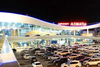 Изменены тарифы на парковку в аэропорту Алматы 