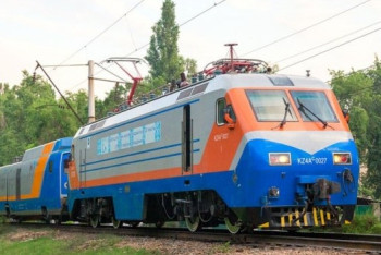 Для госорганов и силовых структур РК ежедневно бронируют до 1700 билетов на поезда