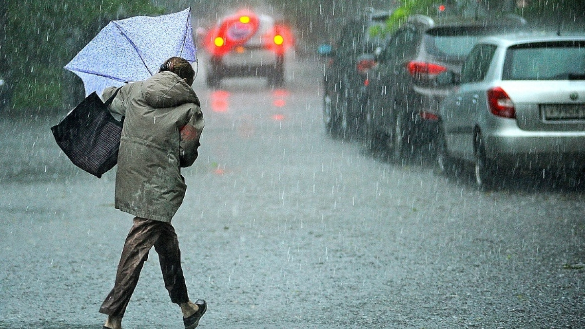 Штормовое предупреждение объявлено в двух областях Казахстана 22-23 июля