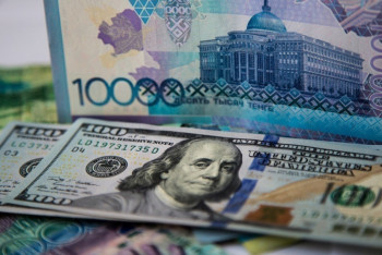 Фотография к новости: Доллар подорожал ещё на один тенге