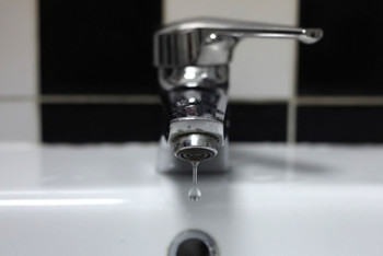 В нескольких микрорайонах Алматы отключат холодную воду