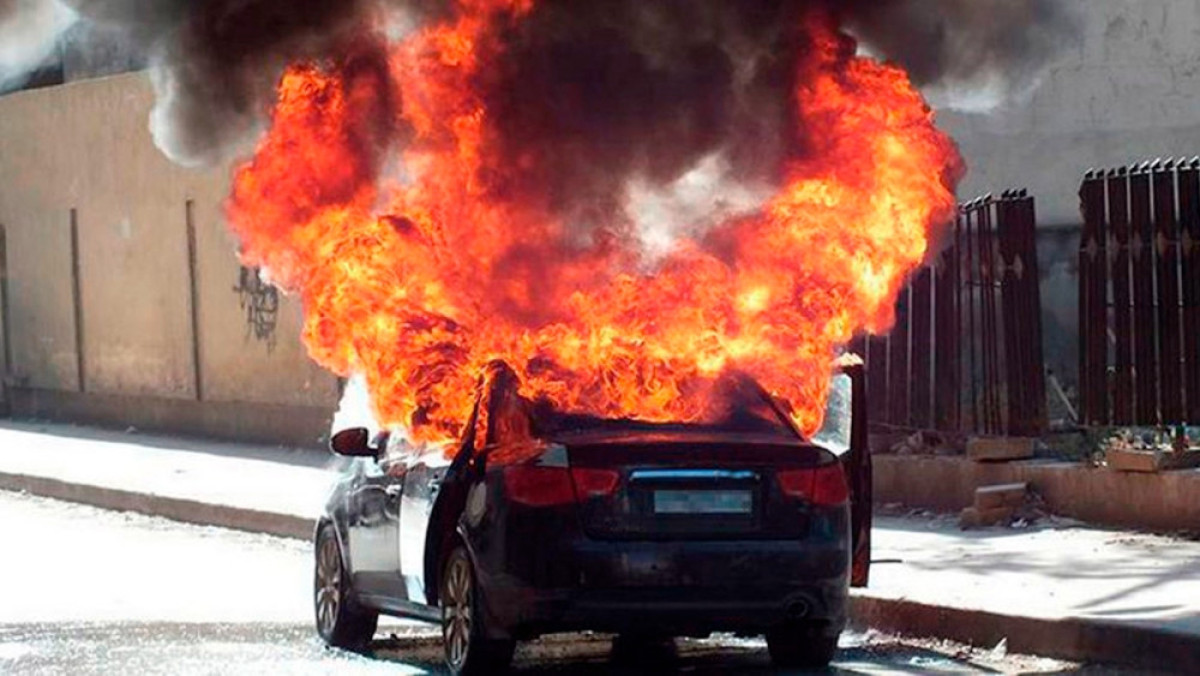 Два автомобиля cгорели в ВКО