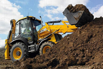 Рабочего насмерть придавило ковшом экскаватора в Актобе