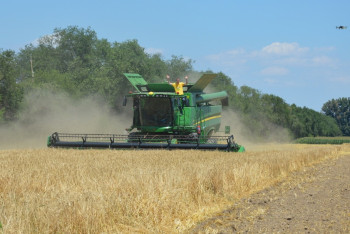Фотография к новости: Полностью автоматизированный комбайн показали в агропарке "Каскелен"